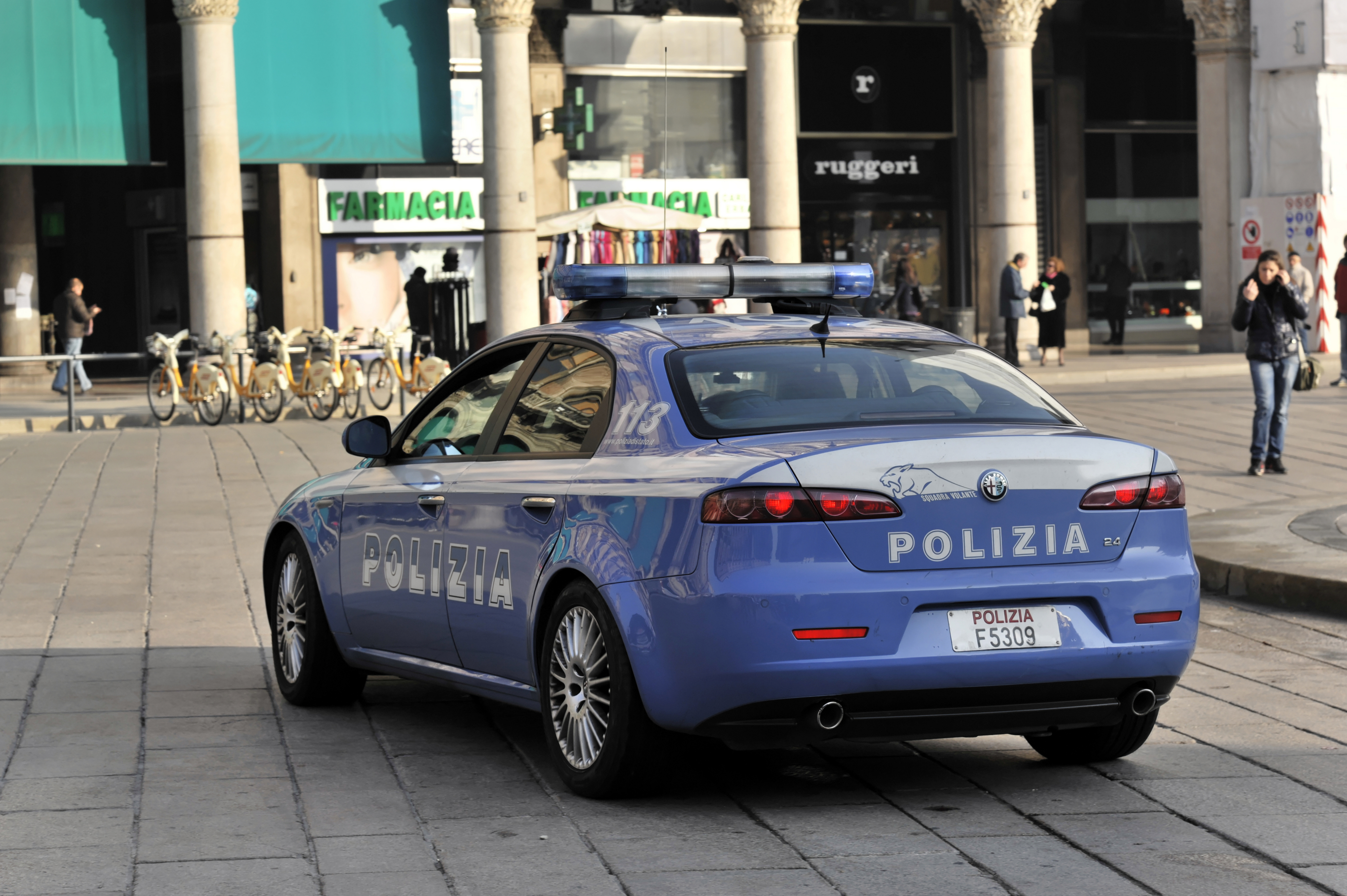 Un bărbat a smuls cu dinții urechea unui trecător, în Italia. L-a enervat că victima se uita la soția lui