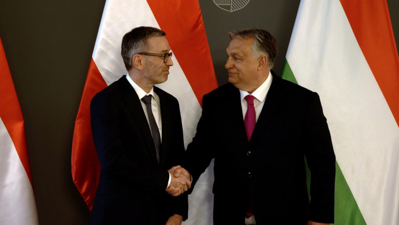 Herbert Kickl dă mâna cu Viktor Orban