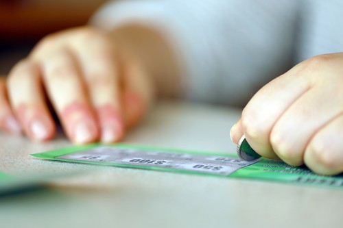 Un refugiat ucrainean a câştigat 500.000 de euro cu un loz răzuibil, în Belgia. Ce plănuiește să facă cu banii