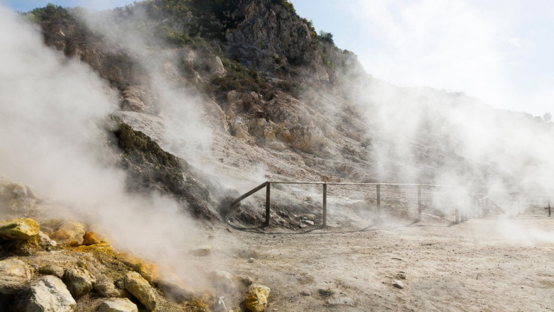 Un „supervulcan” din Italia riscă să erupă din nou, după 500 de ani.