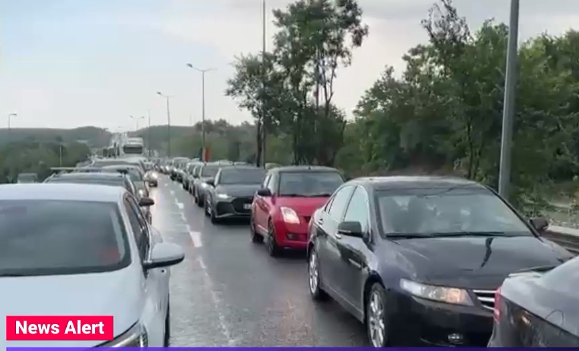 Aglomerație și trafic intens pe Autostrada Soarelui. S-au format cozi kilometrice de mașini din cauza lucrărilor la Podul de la Fetești