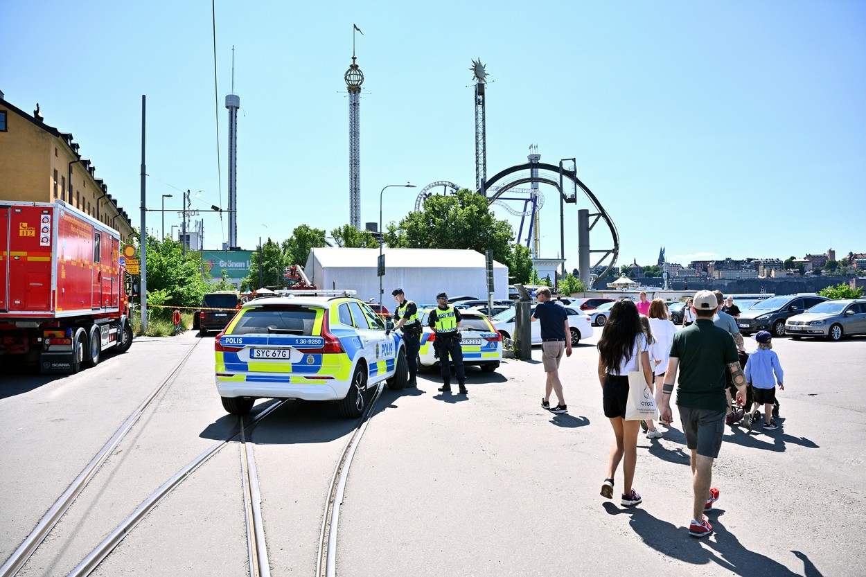 Accident grav într-un parc de distracții din Suedia. Un mort și mai mulți răniți, după ce un roller-coaster a deraiat în timpul cursei