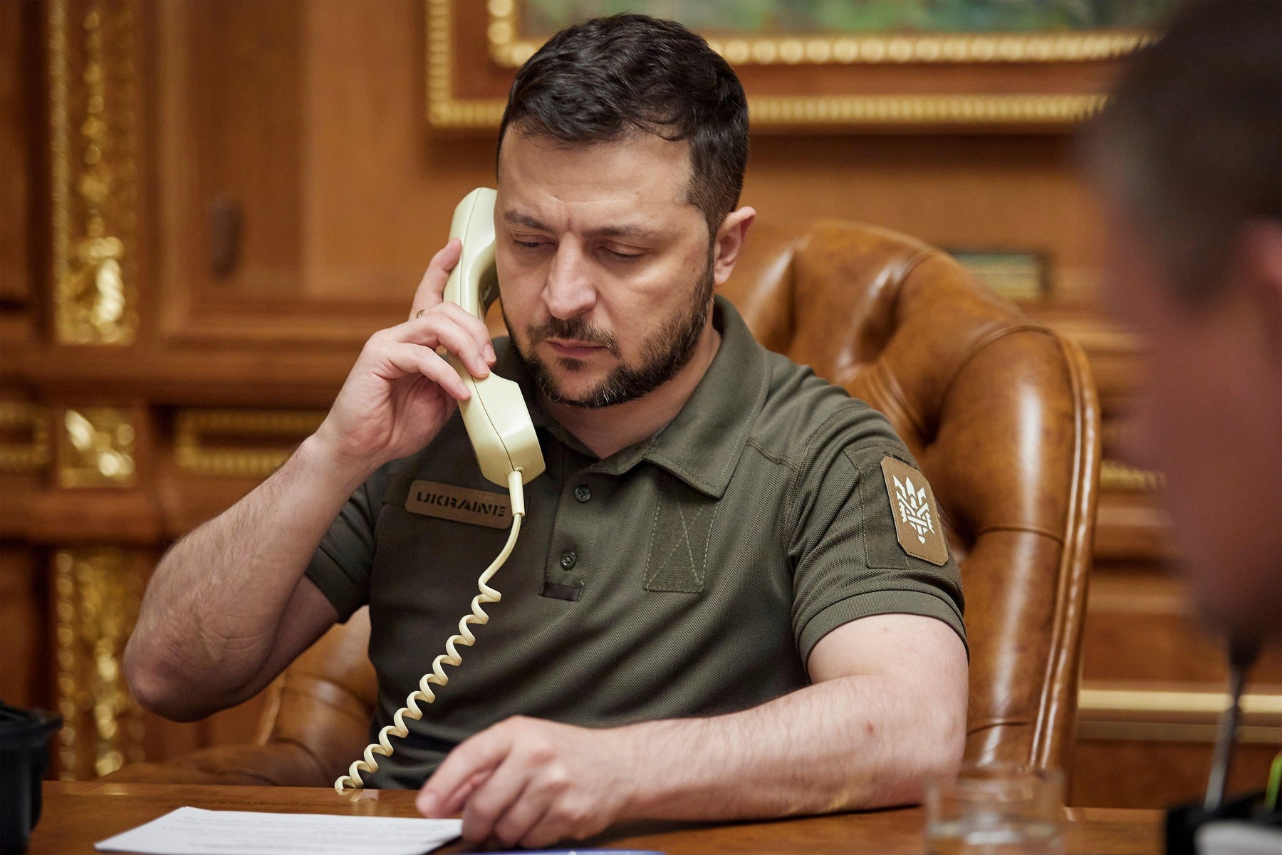 Zelenski a vorbit o oră la telefon cu Macron. Tema: livrări de rachete şi pregătirea piloţilor ucraineni pe avioane Mirage