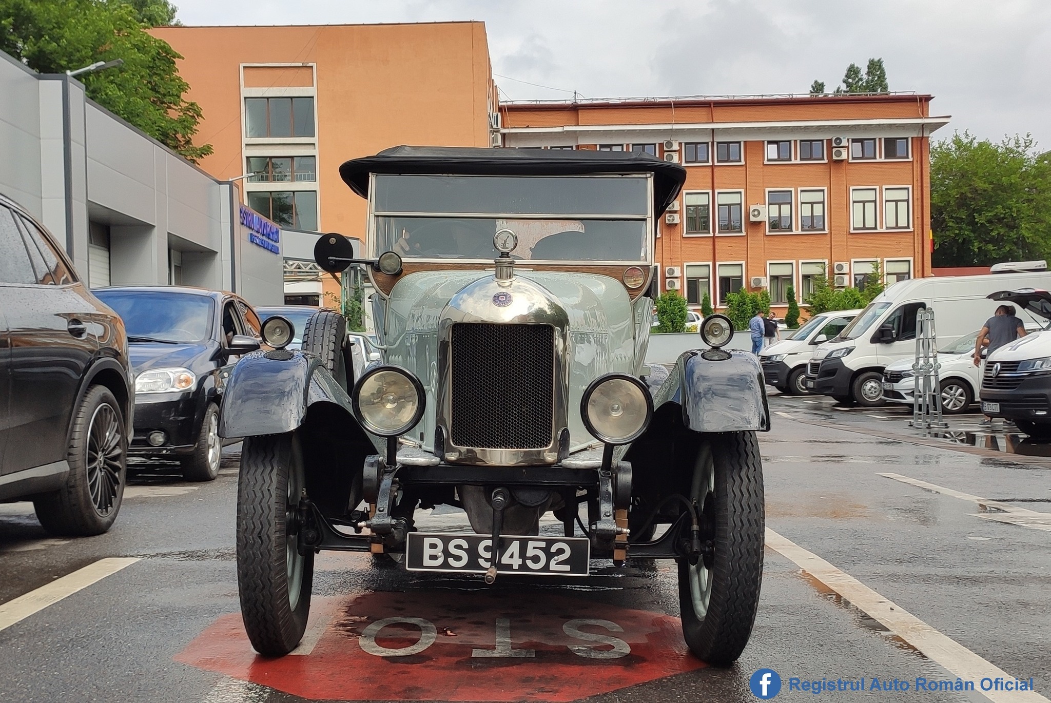 Un colecționar din București a adus la RAR Grivița o mașină Morris Cowley fabricată în 1924