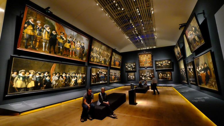 sala cu tablouri de la muzeul ermitaj din amsterdam