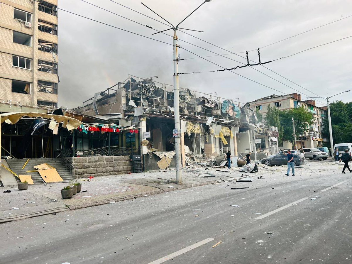 Cel puțin două persoane au murit și alte 22 au fost rănite în urma unui atac rusesc cu rachete asupra unui restaurant din Ucraina