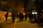 polițiști și jandarmi pe stradă pe timp de noapte