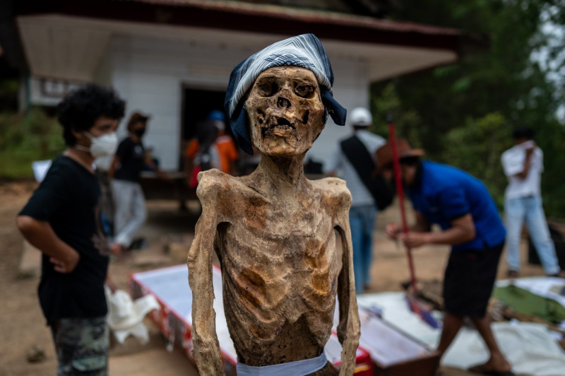 Family Members Perform Ma'nene Ritual To Honor The Spirits Of Their Mummified Ancestors