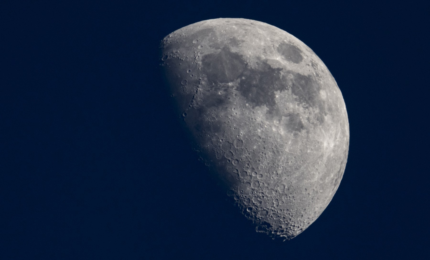 NASA vrea să înceapă activităţi de minerit pe Lună peste 10 ani. Ce resurse caută americanii