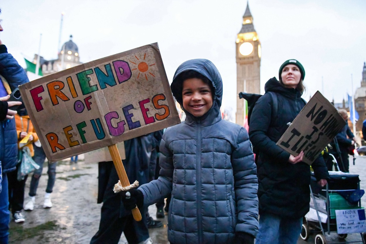 Planul guvernului britanic de deportare a refugiaților în Rwanda este ilegal, a hotărât Justiția britanică