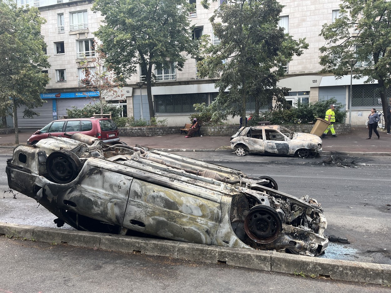 Guvernul Franței mobilizează 40.000 de polițiști în așteptarea unor noi proteste violente la noapte
