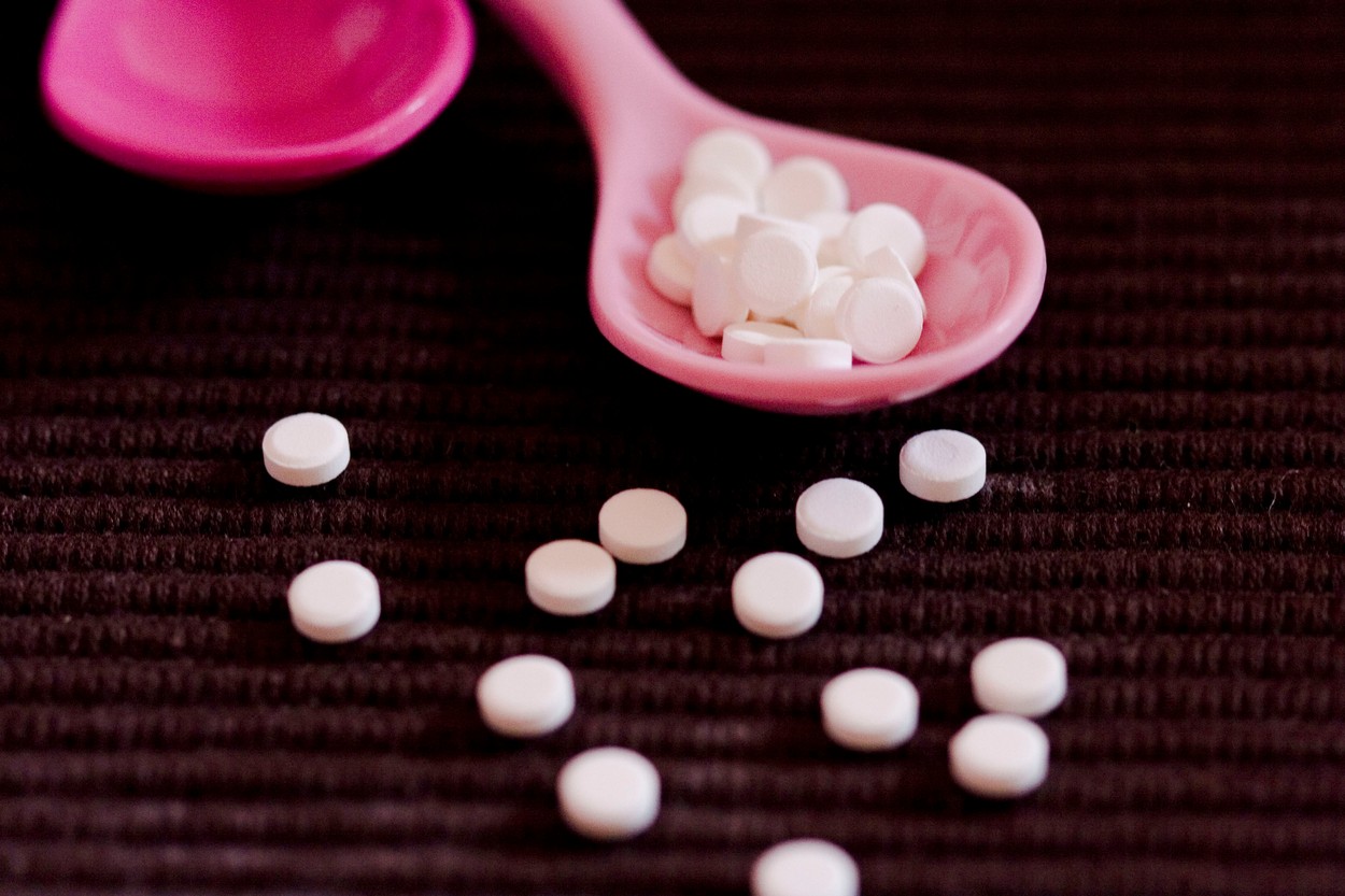 Reuters: Aspartamul, îndulcitor folosit în sucuri, gumă de mestecat și alte produse, urmează să fie declarat posibil cancerigen