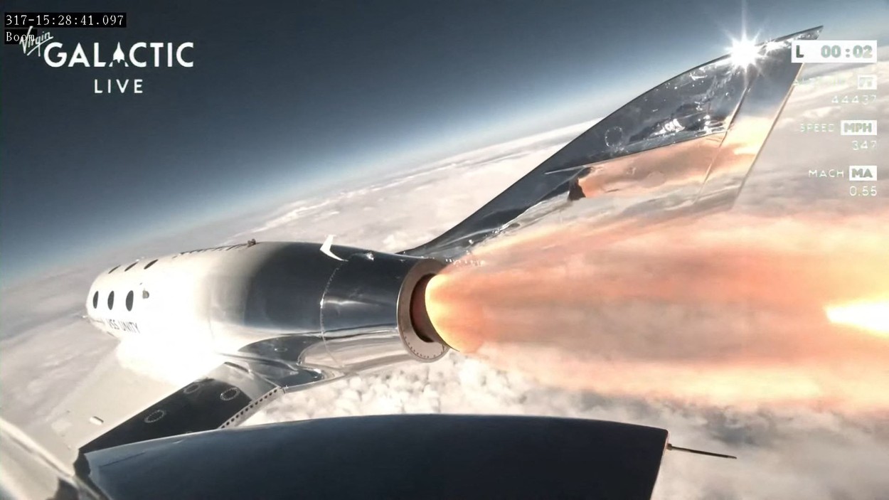 FOTO. Primii clienţi ai Virgin Galactic au ajuns în spaţiu şi au petrecut câteva minute în imponderabilitate