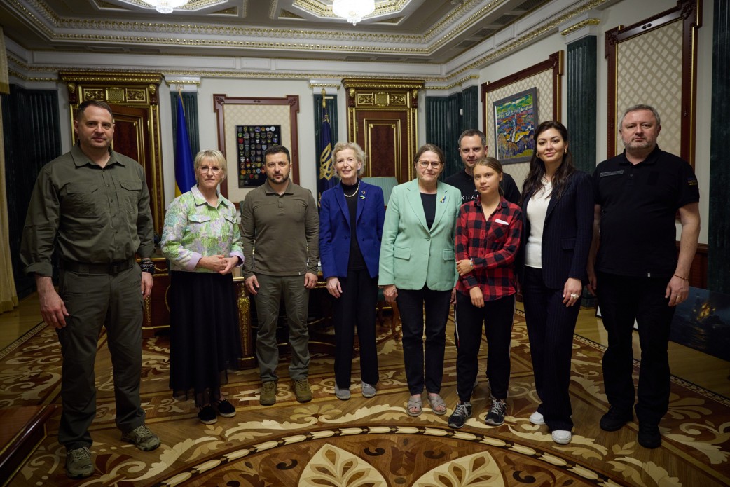 Greta Thunberg s-a dus la Kiev să discute cu Zelenski despre ecocidul de la Nova Kahovka