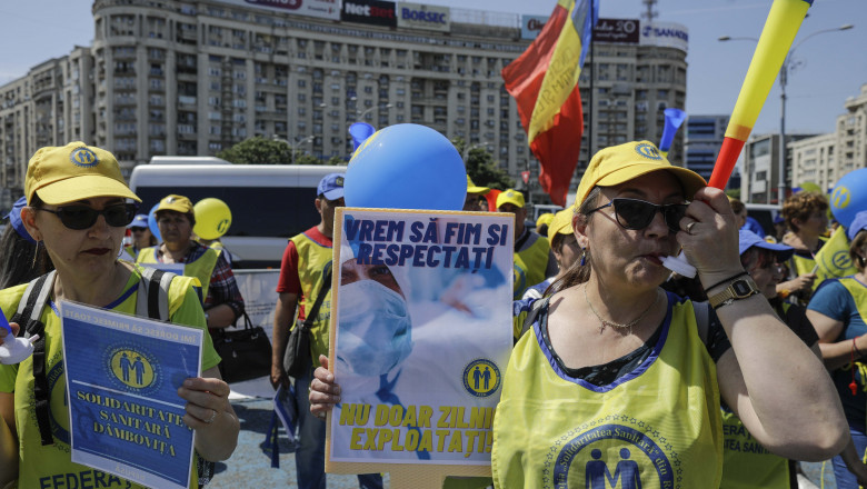 Protest organizat de Federația „Solidaritatea Sanitară” din România”, în Piata Victoriei din Bucuresti, pe 8 iunie 2023.