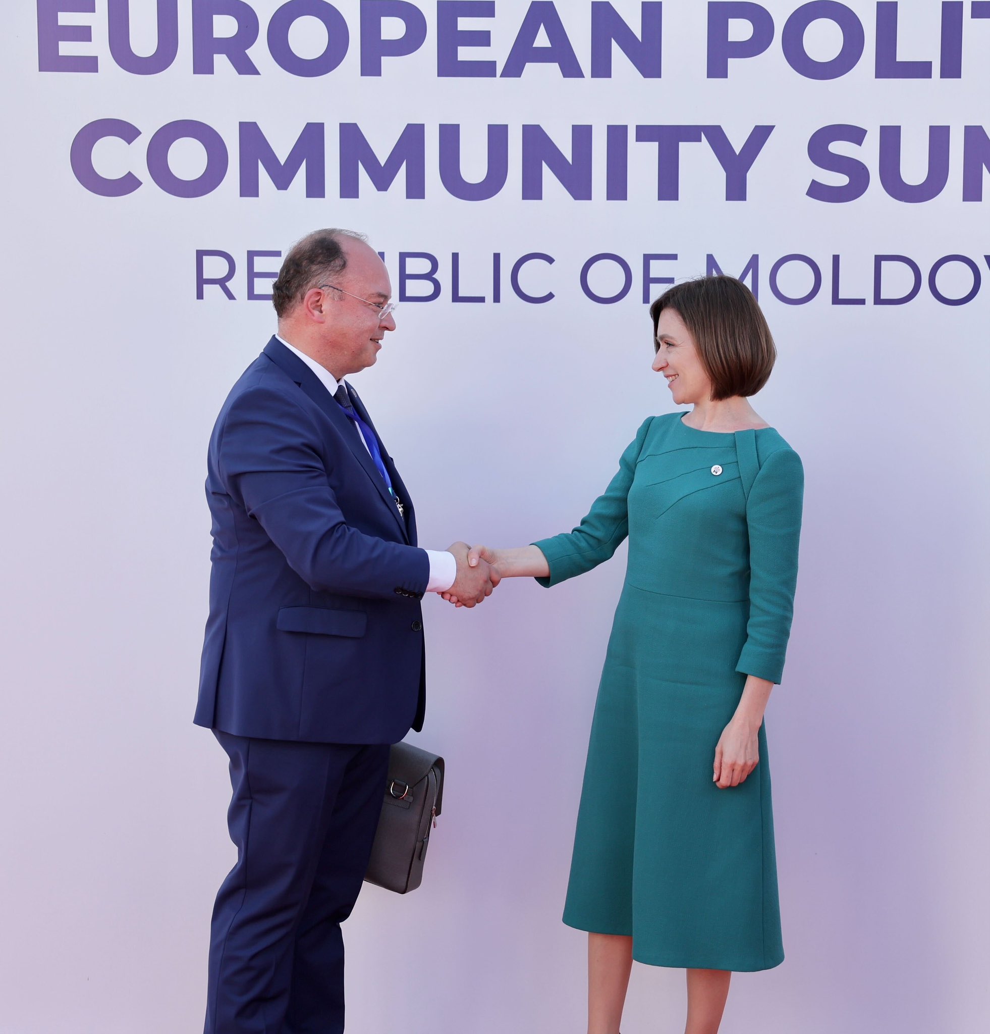 Maia Sandu i-a acordat lui Bogdan Aurescu "Ordinul de Onoare" pentru consolidarea legăturilor bilaterale și procesul de aderare la UE