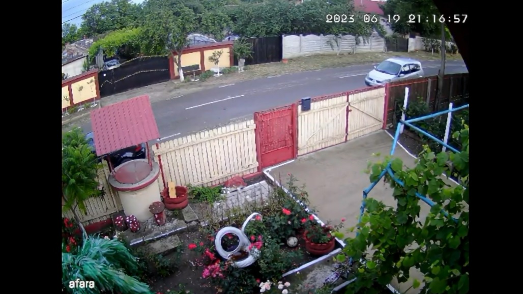 O bubuitură misterioasă a creat panică în Buzău. Momentul în care pereții unei case se cutremură a fost surprins de o cameră video
