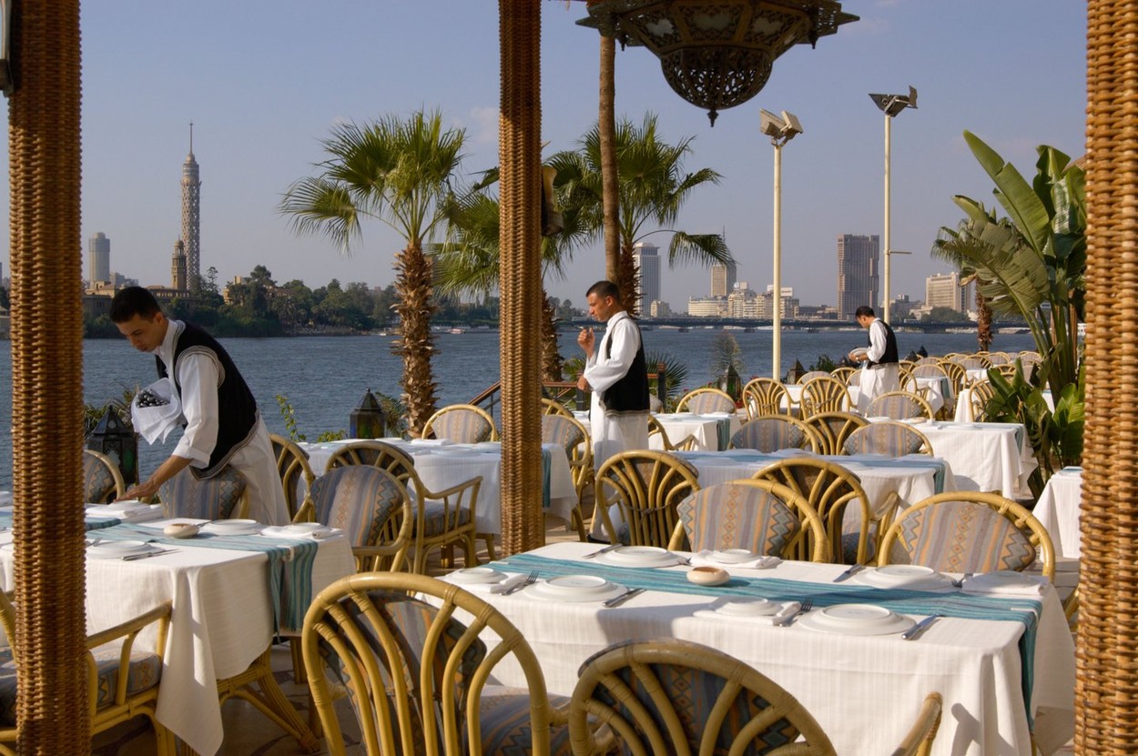 Un restaurant trebuie să plătească despăgubiri de 140.000 de dolari pentru că a adus un preot fals care să afle „păcatele” angajaților