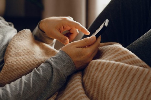 Un bărbat a rămas fără 9.000 de lei, după ce a accesat o reclamă pe o reţea socială. Ce s-a întâmplat