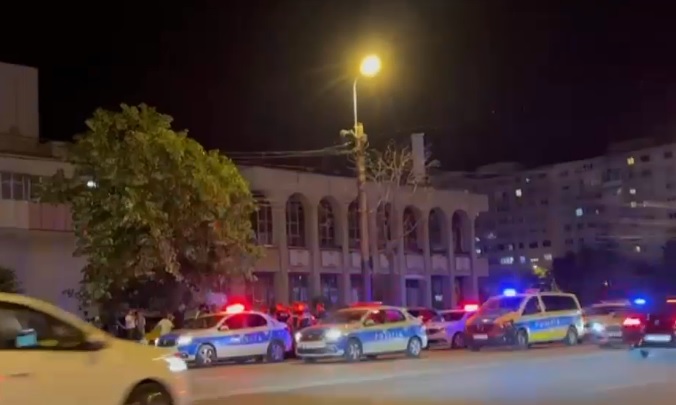 Mai mulți bărbați s-au bătut cu lopețile în centrul Constanței