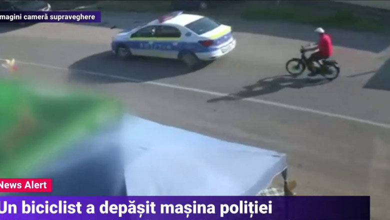 biciclist care depaseste o masina de politie