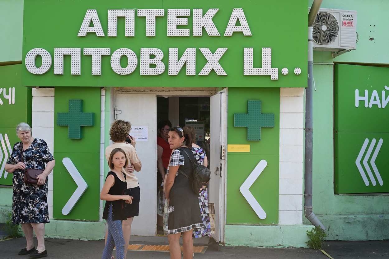 Ucrainenii sunt sfătuiți să nu ia pastile de iod preventiv, după ce Zelenski a avertizat că rușii pregătesc un atentat cu radiații