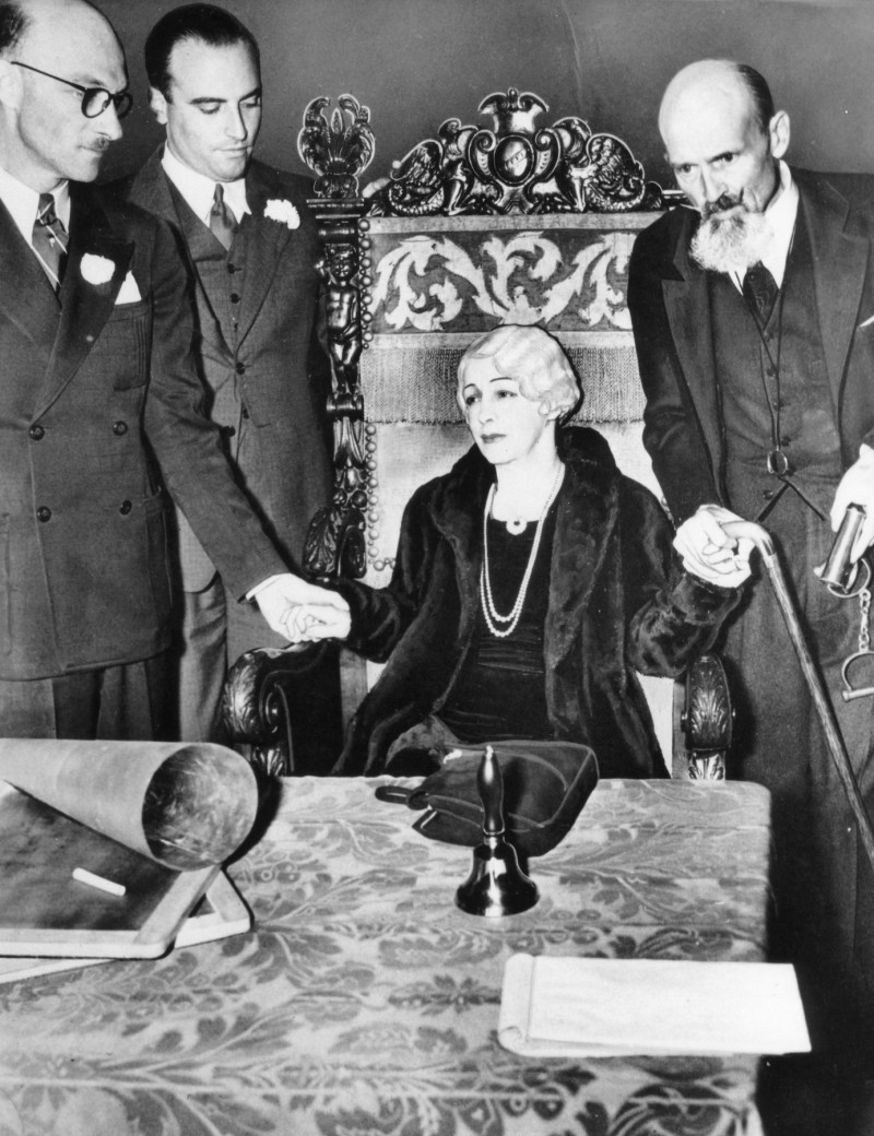 Bess Houdini, ședință de spiritism