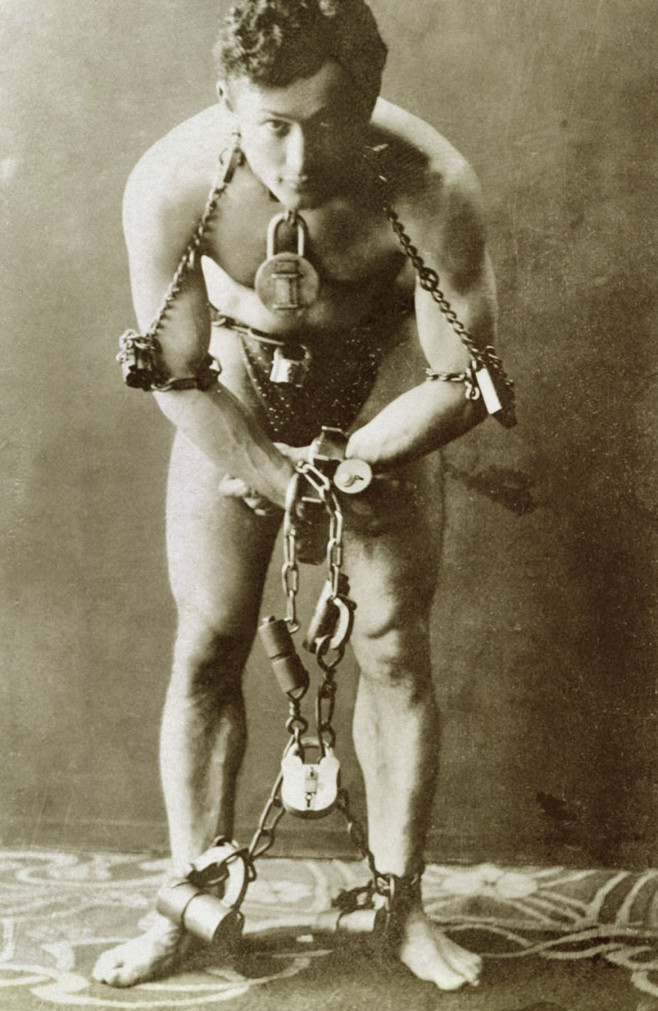 Harry Houdini în lanțuri