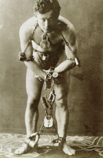 Harry Houdini în lanțuri