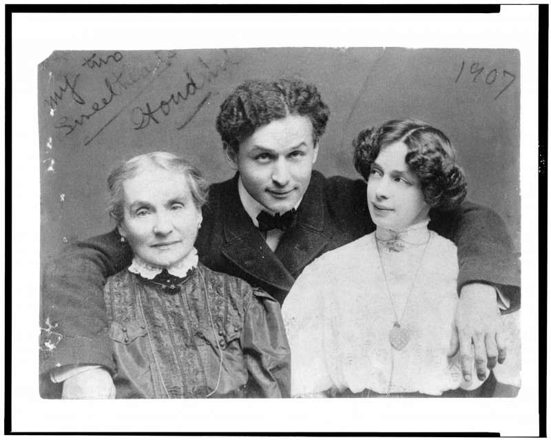Harry Houdini, Beatrice și Cecilia Weiss