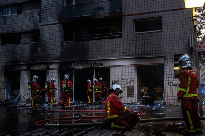 Paris another night of Riot and looting