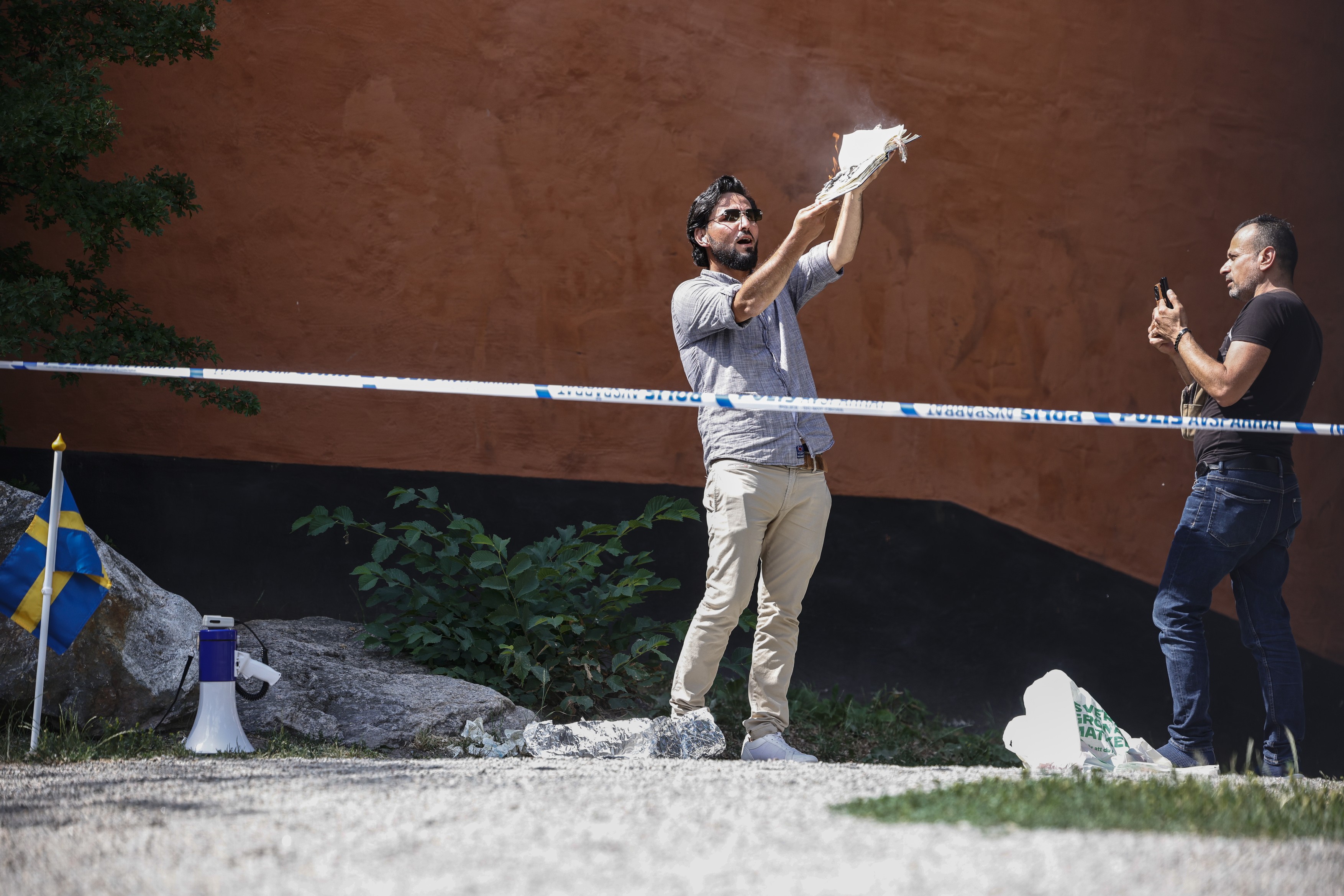 Revolta țărilor musulmane după incendierea unui Coran la Stockholm: Insultarea religiilor este incompatibilă cu libertatea religioasă