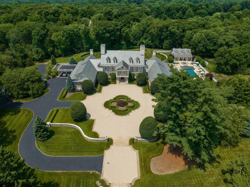 EXCLUSIVE: Grey Goose billionaire's mega-mansion on sale for Ł27m – with a 30-car garage