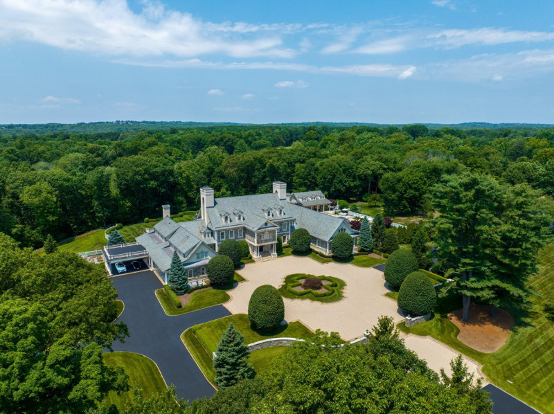 EXCLUSIVE: Grey Goose billionaire's mega-mansion on sale for Ł27m – with a 30-car garage