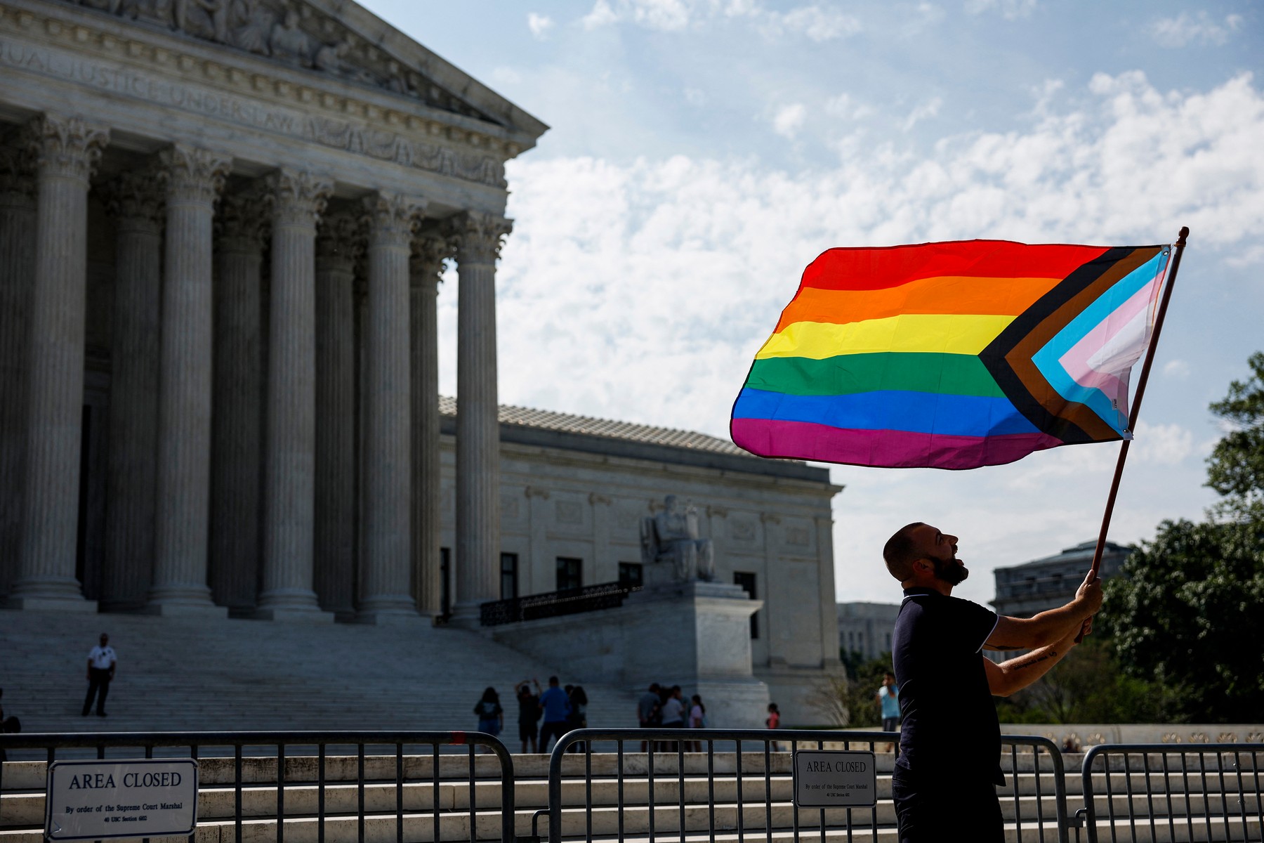 A doua decizie a Curții Supreme care schimbă paradigme: Persoanelor gay li se pot refuza servicii pe motiv de orientare sexuală