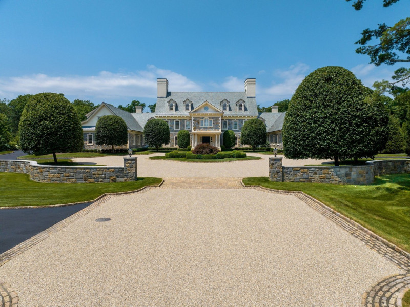 EXCLUSIVE: Grey Goose billionaire's mega-mansion on sale for Ł27m – with a 30-car garage