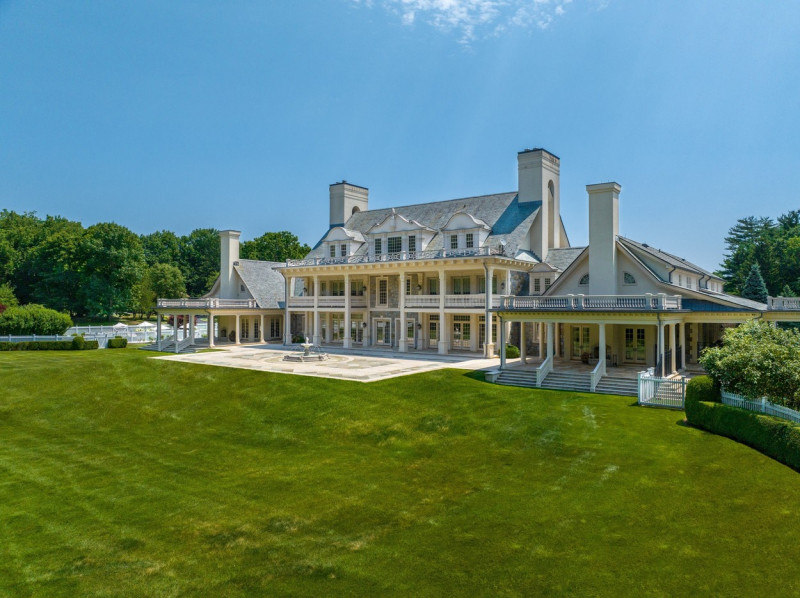 EXCLUSIVE: Grey Goose billionaire's mega-mansion on sale for Ł27m – with a 30-car garage