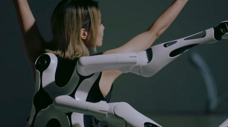 Les bras robotiques offrent jusqu'à six membres supplémentaires