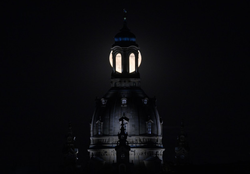 Full moon over Dresden