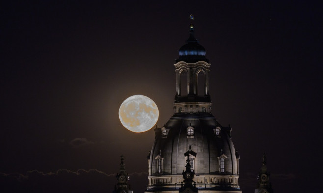 Full moon over Dresden