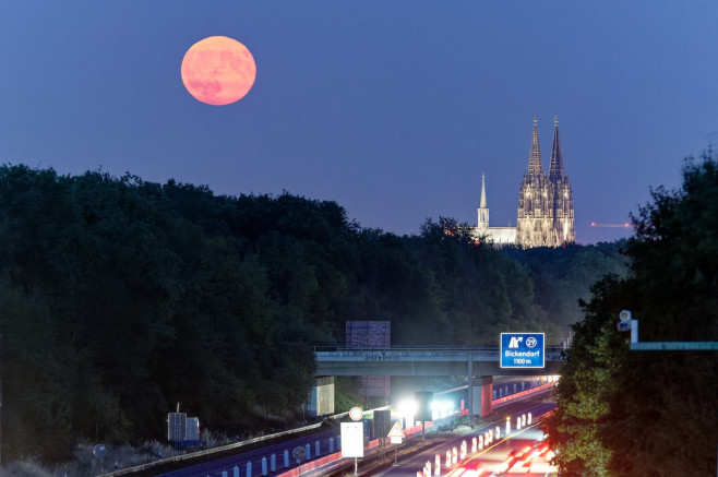 Supermoon over Cologne