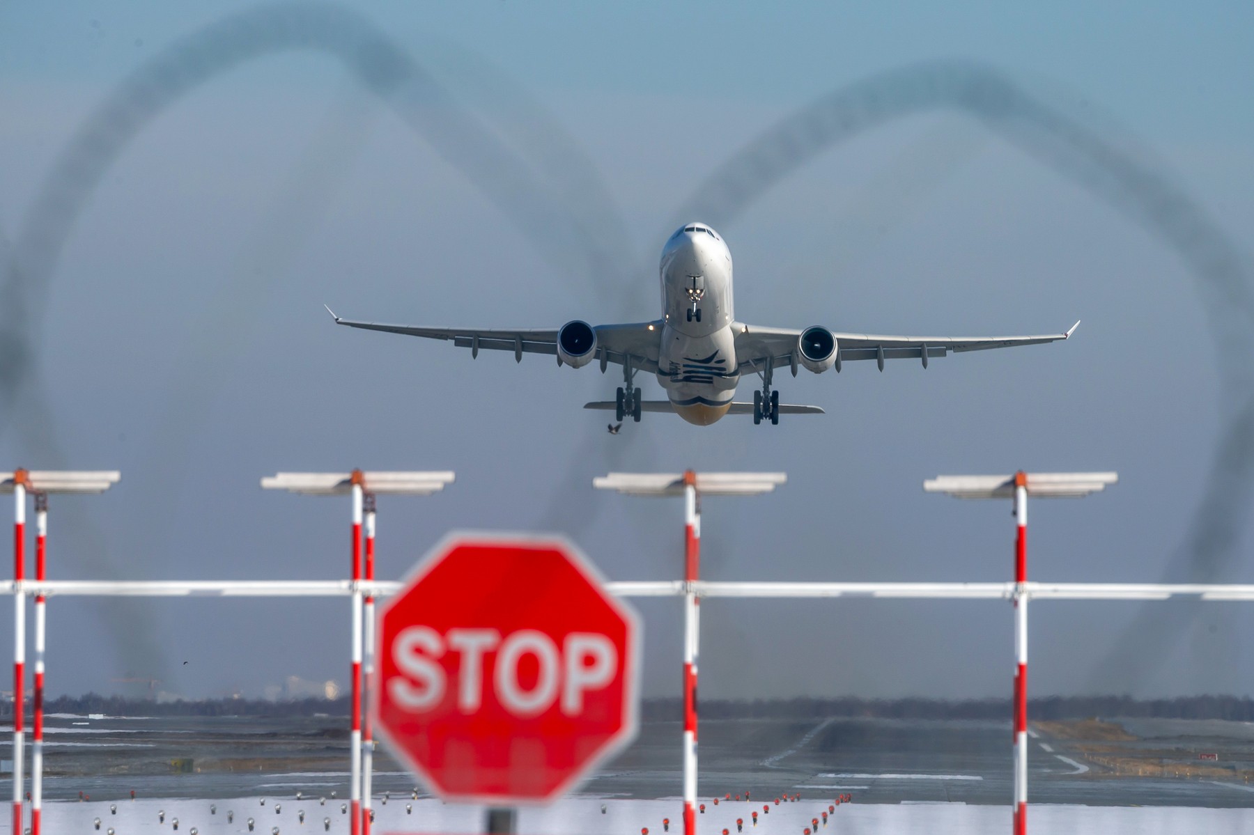 Rusia acuză Ucraina că a lansat un atac „terorist” asupra unui mare aeroport din Moscova