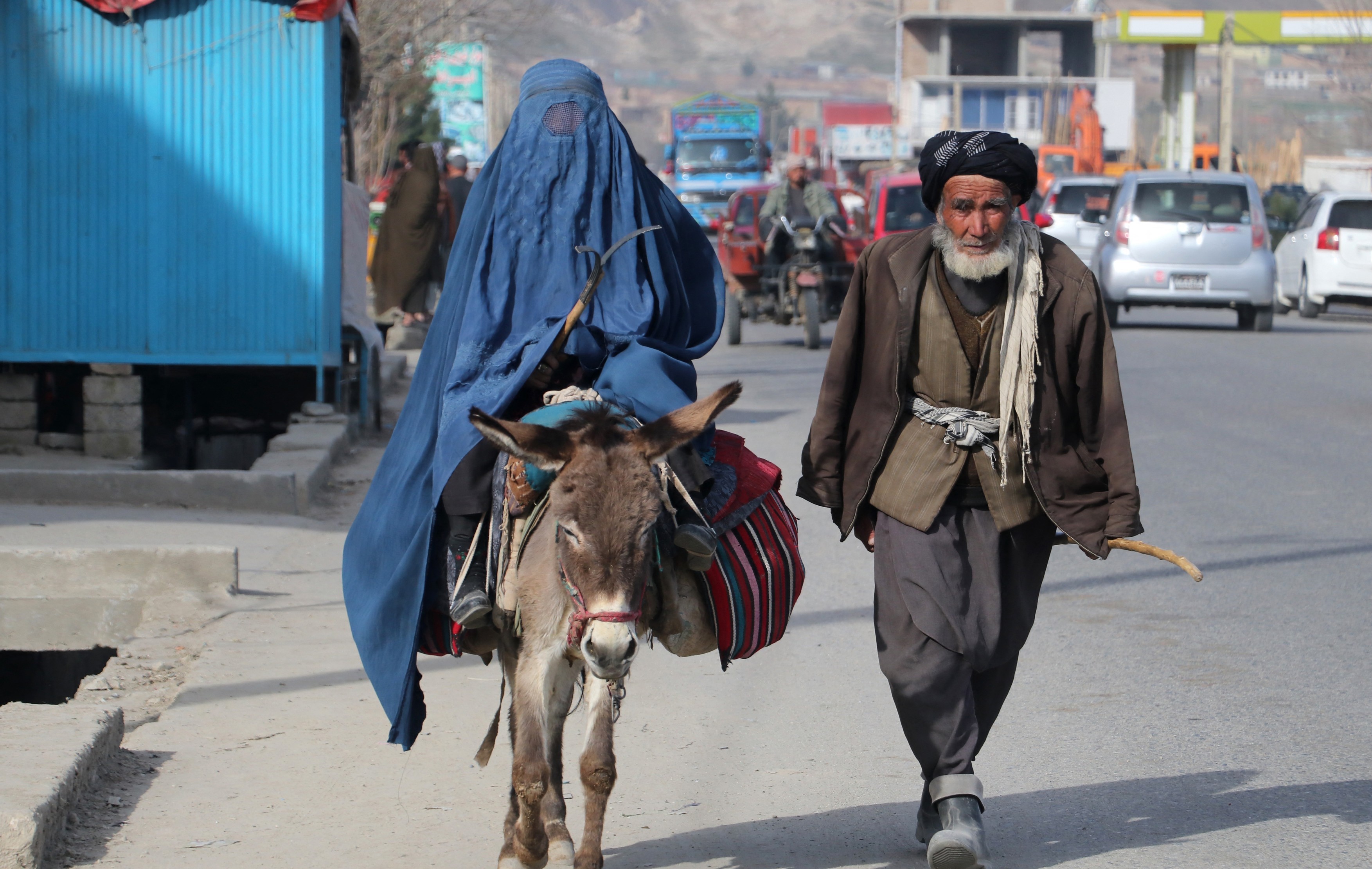 Ministerul taliban pentru Prevenirea Viciilor a ordonat închiderea tuturor saloanelor de înfrumuseţare din Afganistan
