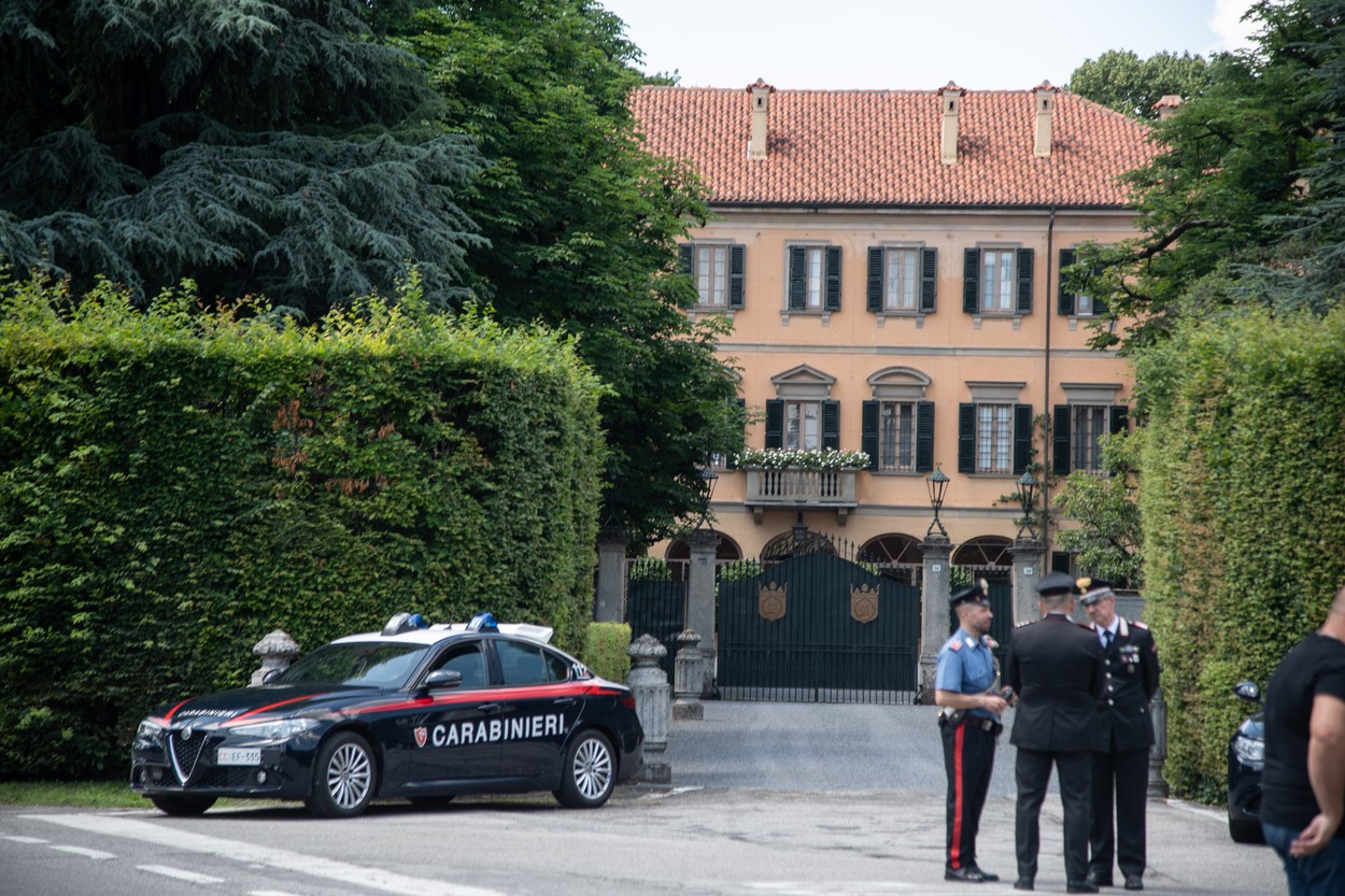 Conacul lui Berlusconi ar putea deveni muzeu. Ce ar putea vedea vizitatorii în camerele unde organiza celebrele petreceri "bunga bunga"