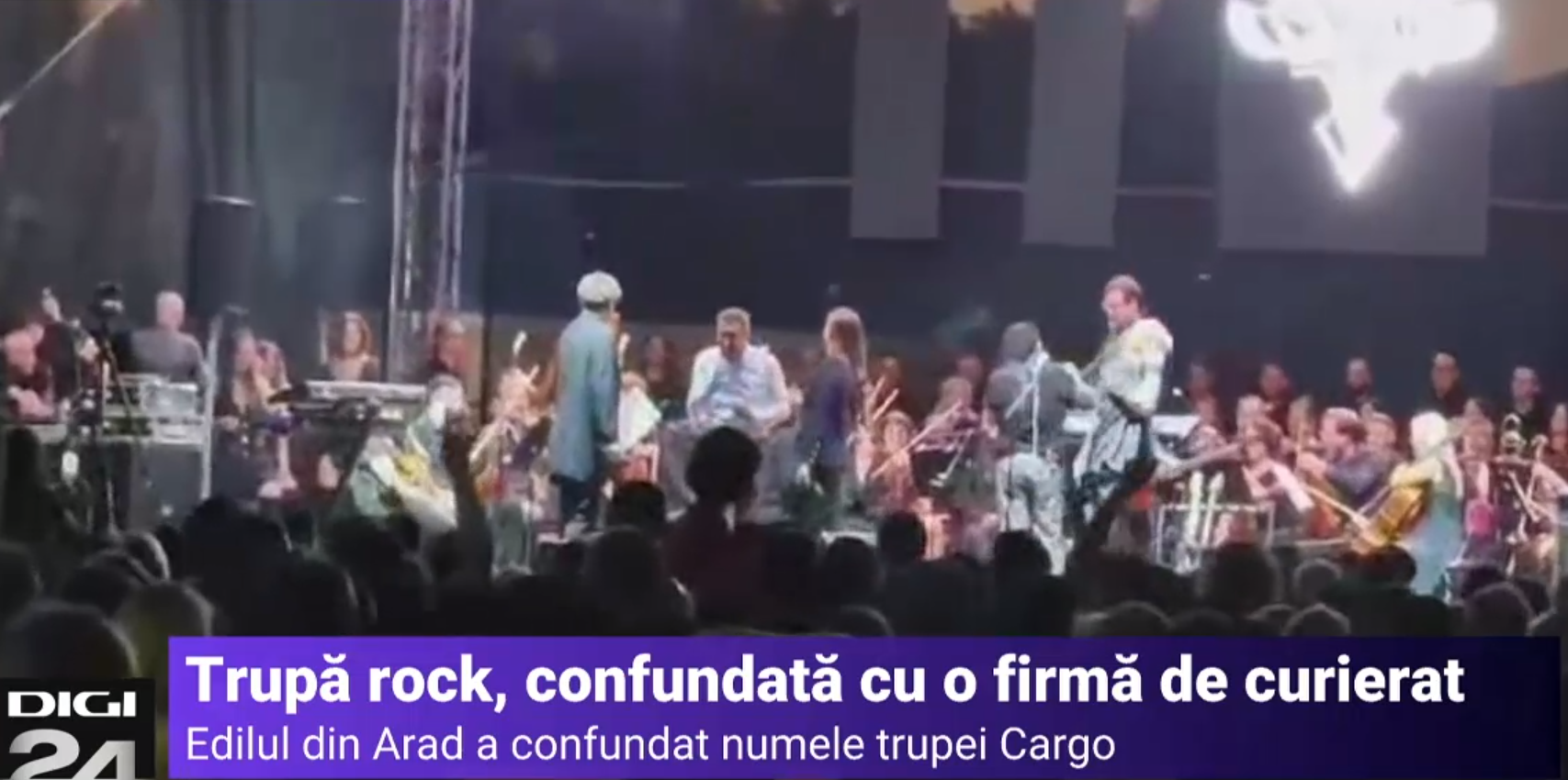 VIDEO. Primarul din Arad, huiduit la un concert după ce a confundat celebra trupă Cargo cu o firmă de curierat