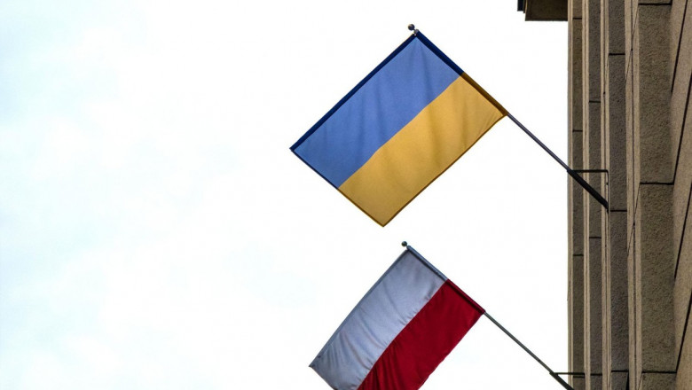 Steagul Poloniei și cel al Ucrainei