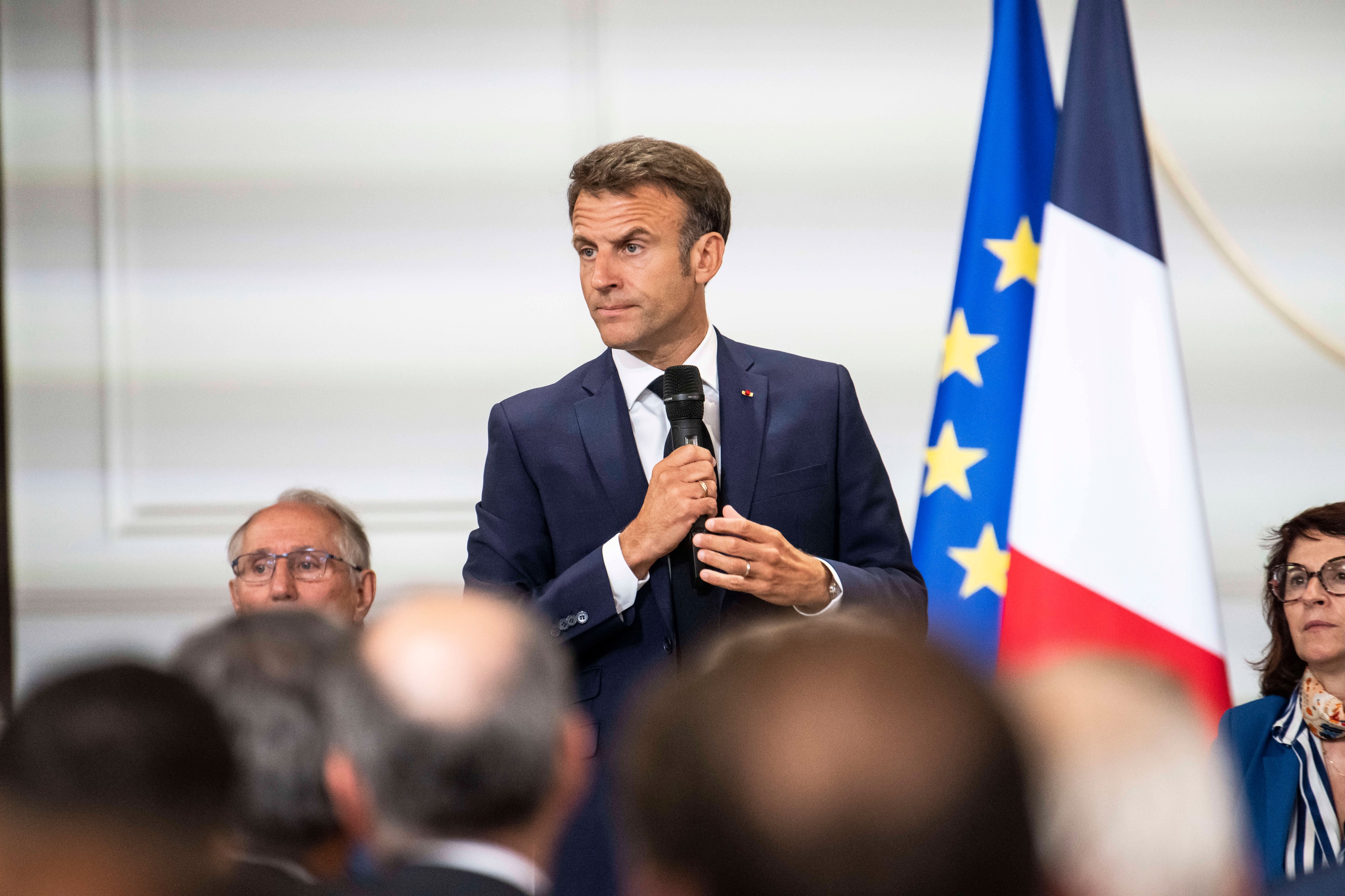 Macron spune că „vârful” revoltelor din Franța a fost depășit și îndeamnă la o „ordine durabilă” în zonele afectate de violențe
