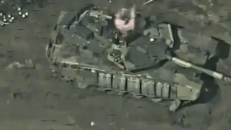 Tanchist rus încearcă să iasă dintr-un tanc cuprins de flăcări