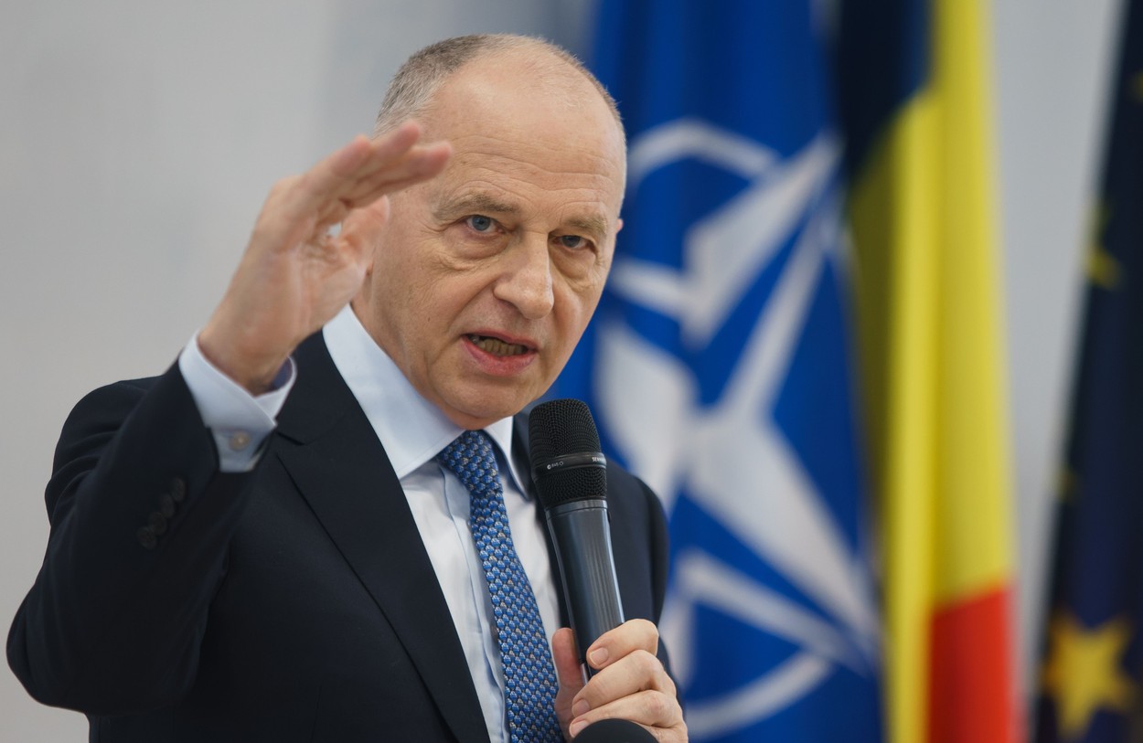Geoană: Rusia nu are nici intenţia şi nici capacitatea de a agresa militar vreun stat NATO, dar războiul hibrid total e declanşat