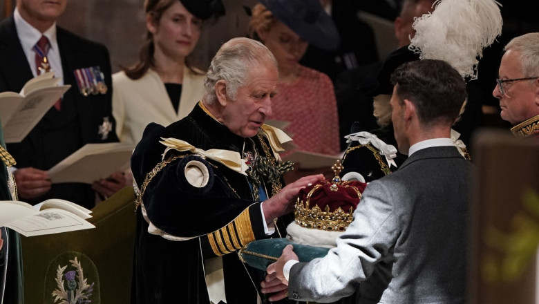 Regele Charles a primit Bijuteriile Coroanei Scoției